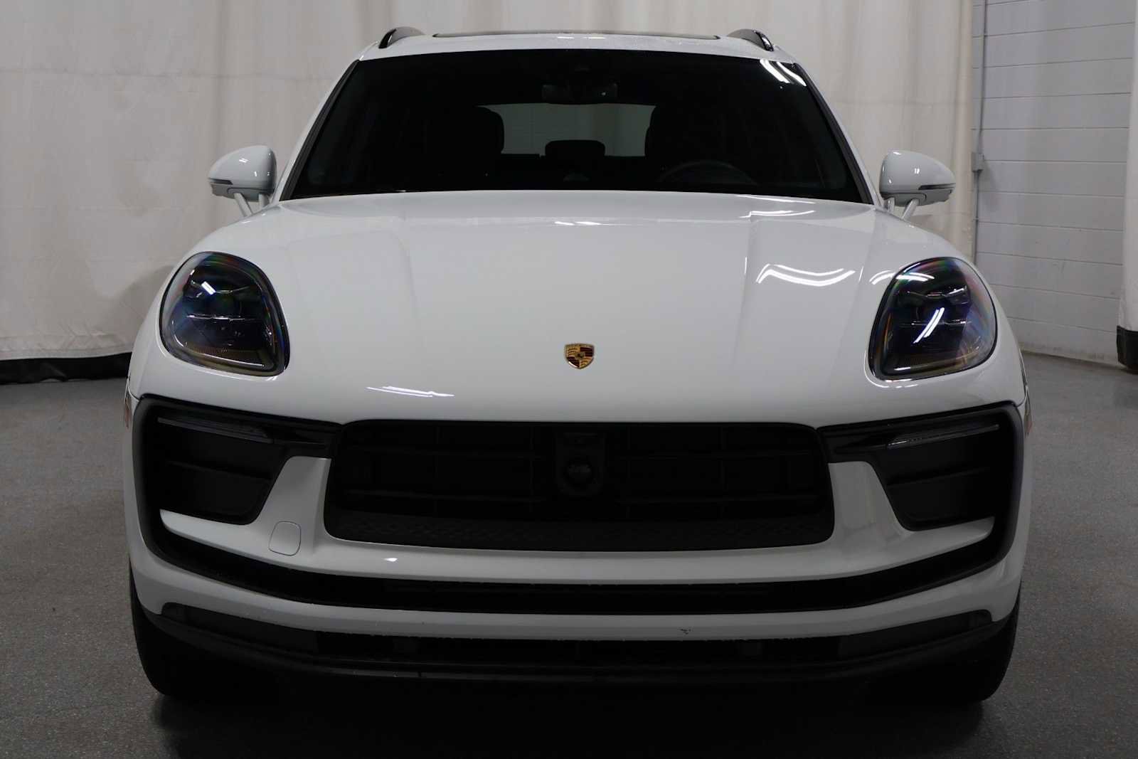 Used 2026 Porsche Macan AWD/4WD image 14