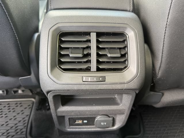 Used 2019 Volkswagen Tiguan SE w/ Panoramic Sunroof Package FWD image 16
