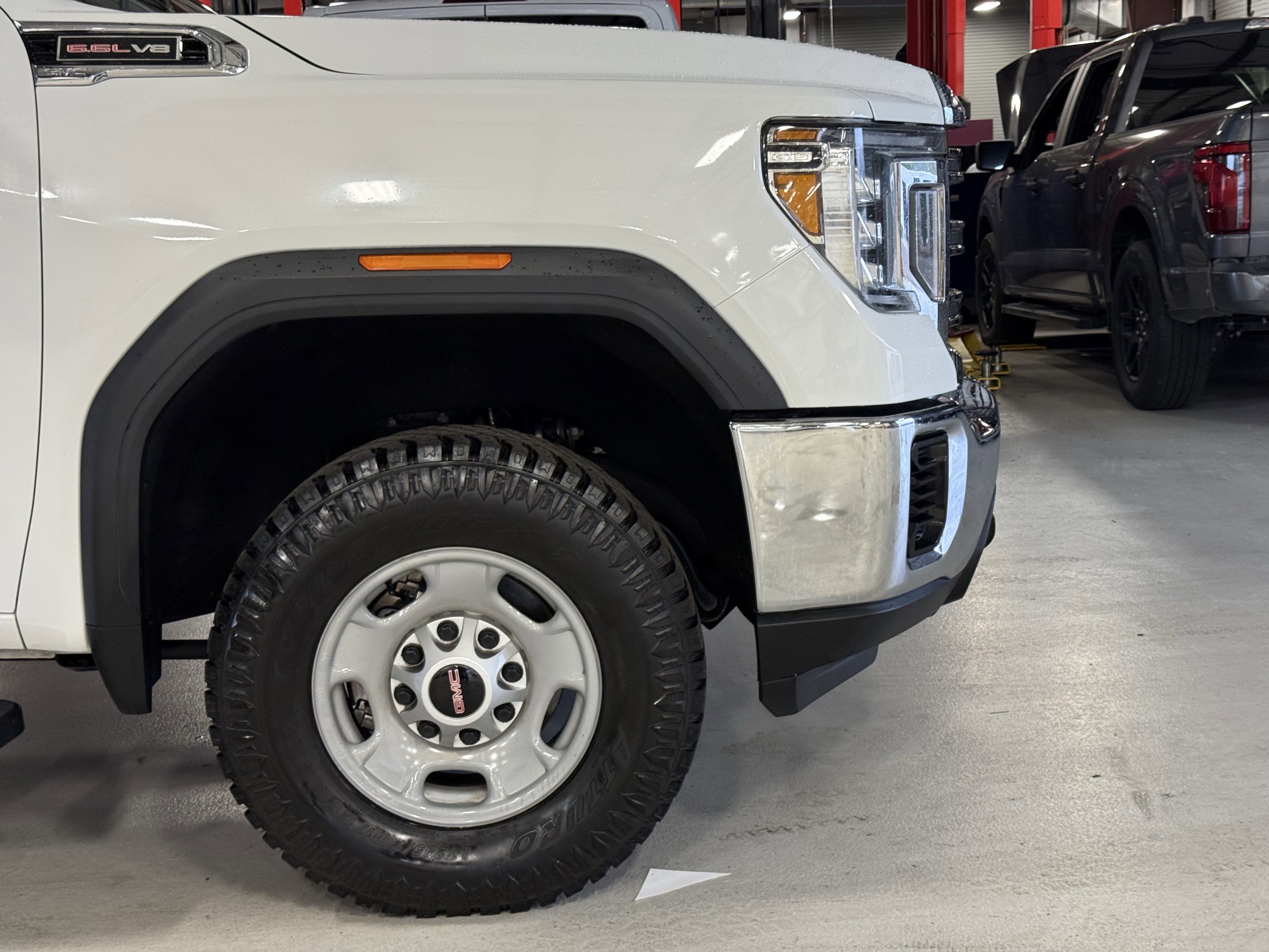 Used 2021 GMC Sierra 2500 4x4 Crew Cab w/ Convenience Package image 11