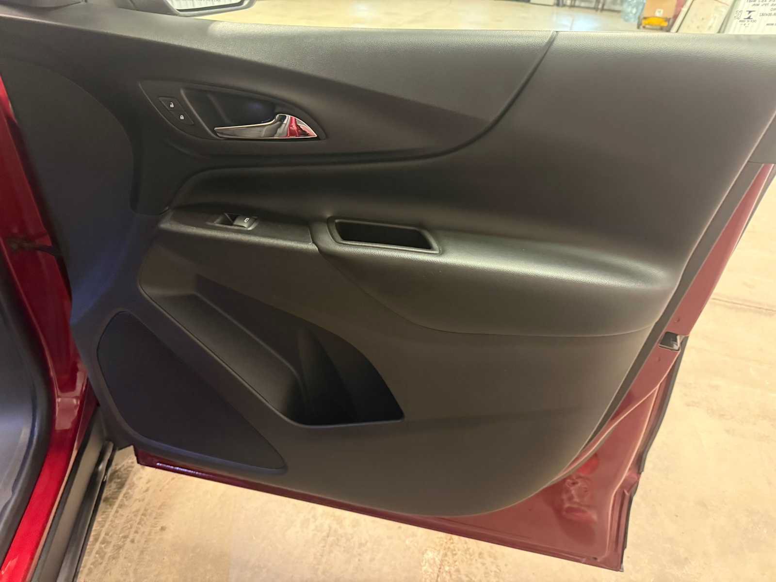 Used 2020 Chevrolet Equinox LT FWD image 28