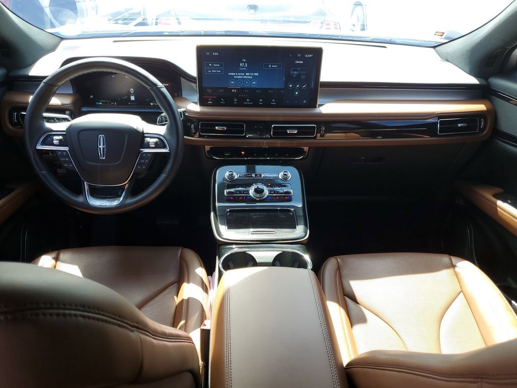 Used 2023 Lincoln Nautilus Reserve AWD/4WD image 12