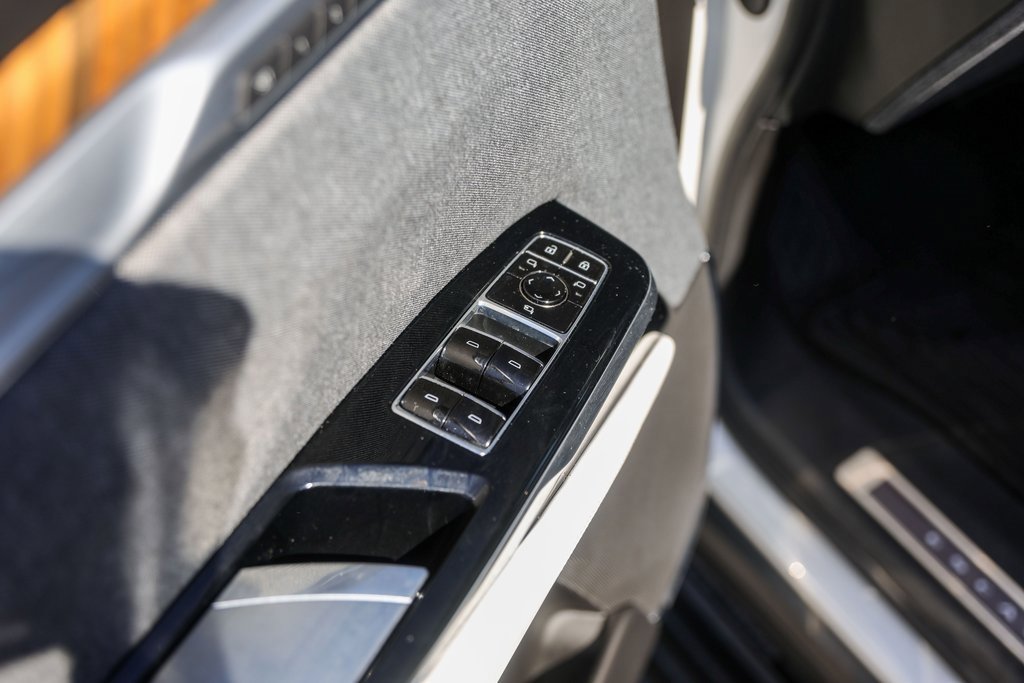 Certified 2025 Cadillac Escalade ESV Sport Platinum image 21