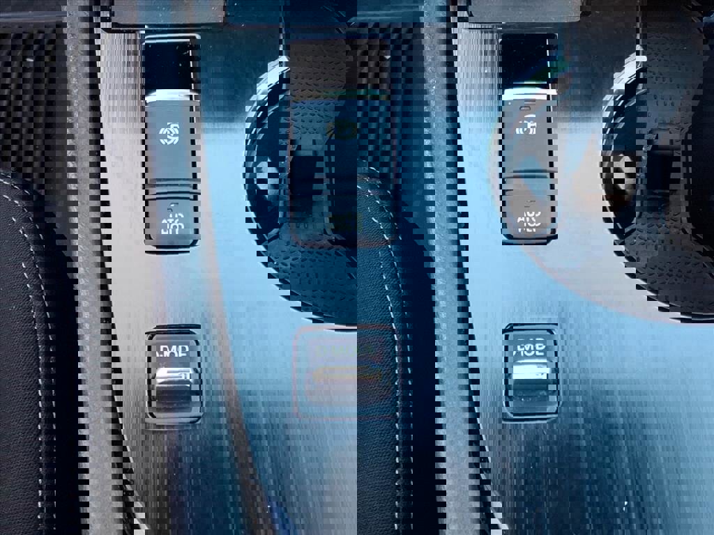 Used 2023 Nissan Rogue SV image 15