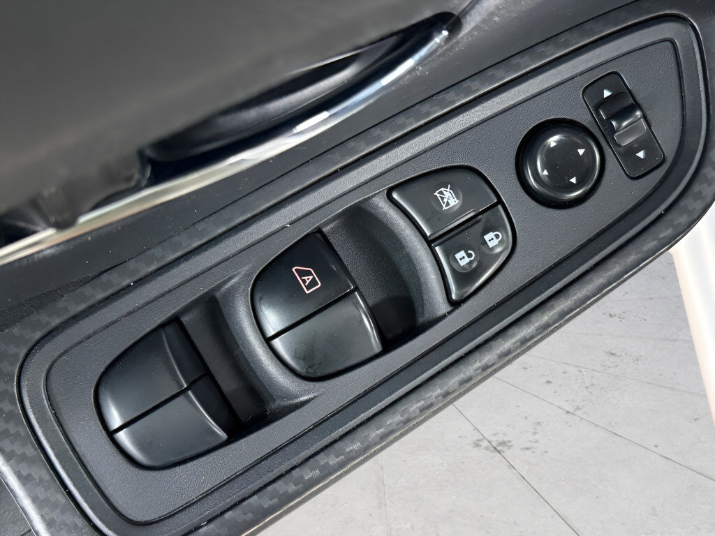 Used 2022 Nissan Versa SV image 17