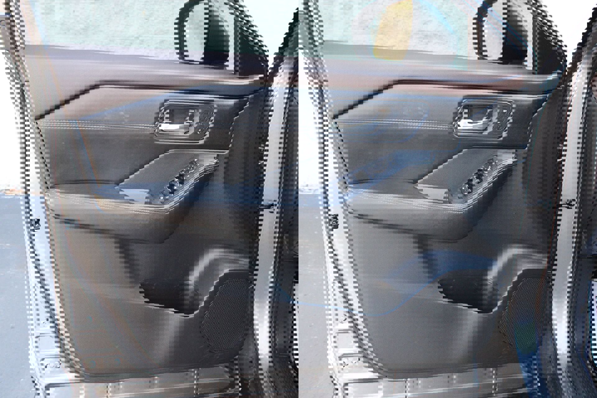 Used 2023 Nissan Rogue SL FWD image 12