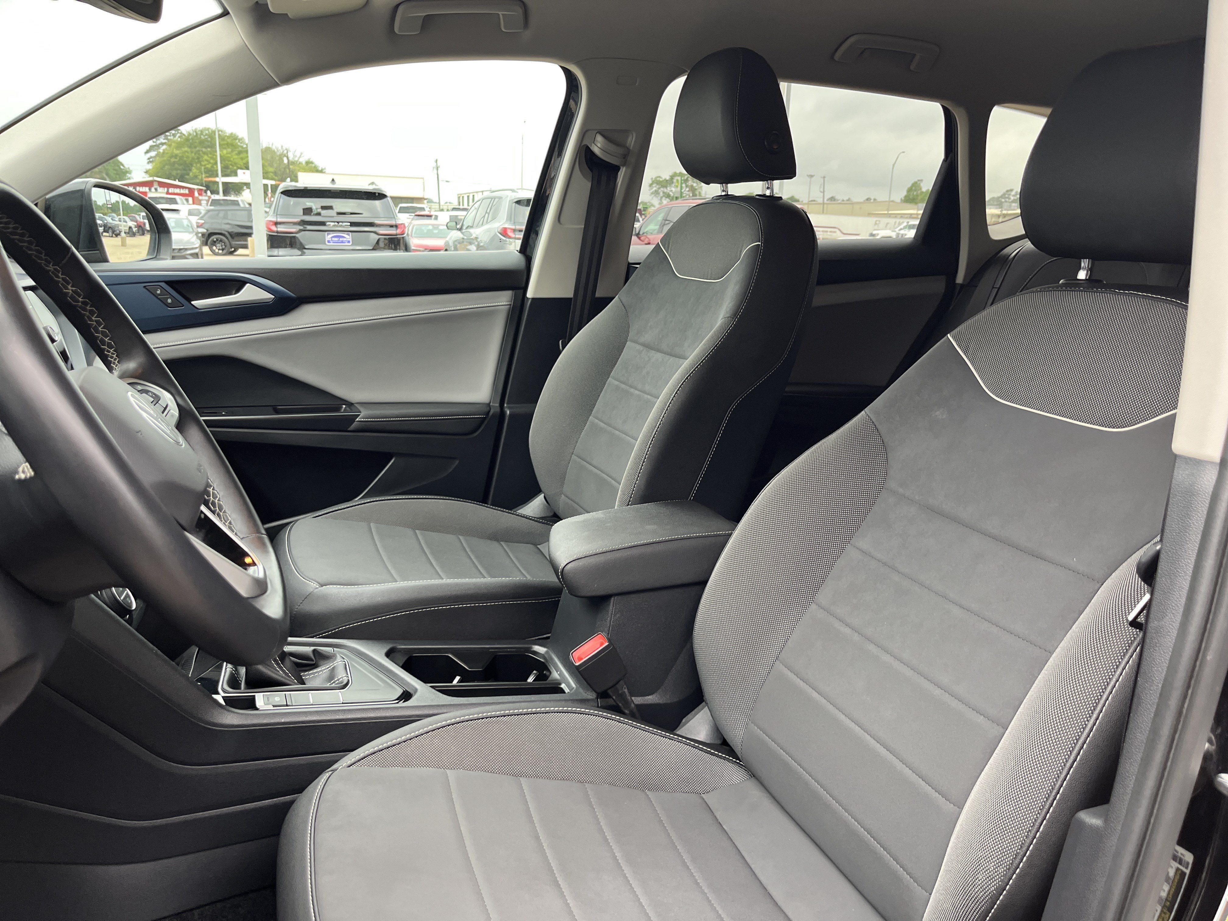 Used 2024 Volkswagen Taos SE FWD image 14