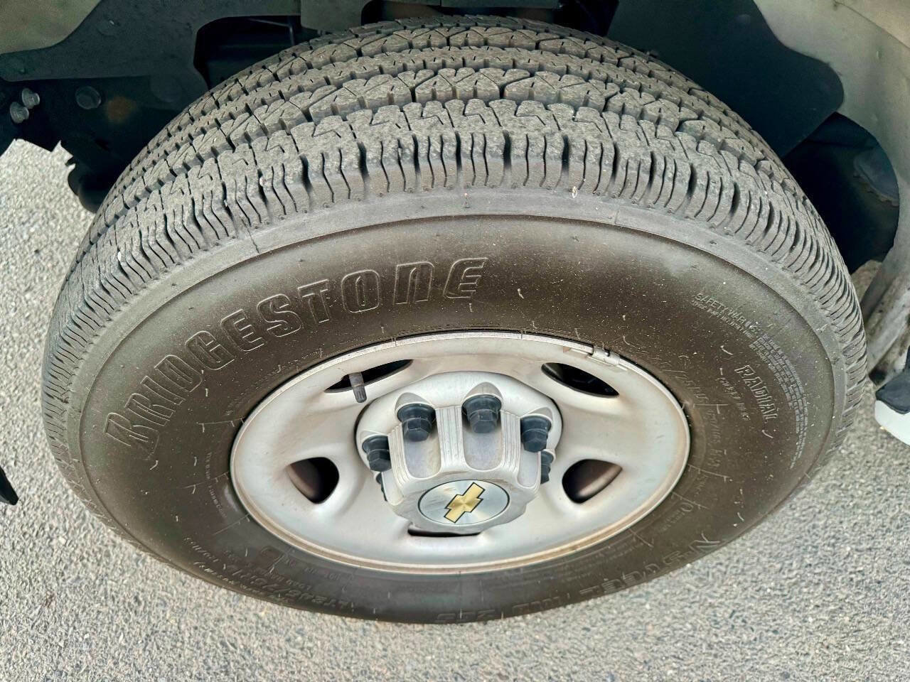 Used 2022 Chevrolet Express 3500 w/ Driver Convenience Package image 19