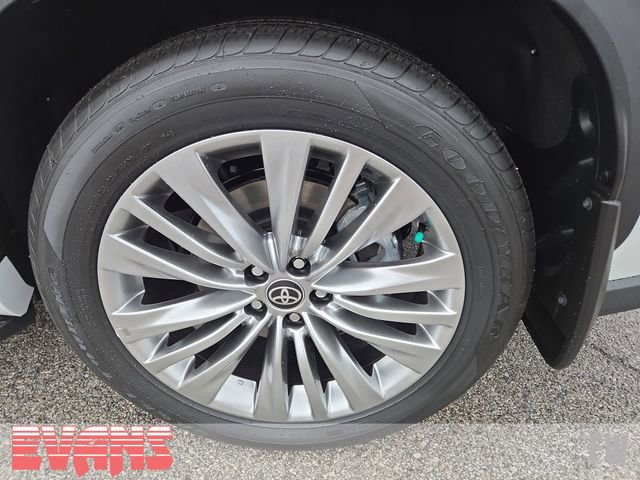 Certified 2025 Toyota Highlander Platinum image 27