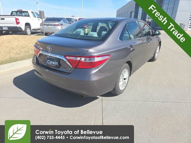 Used 2016 Toyota Camry LE image 6