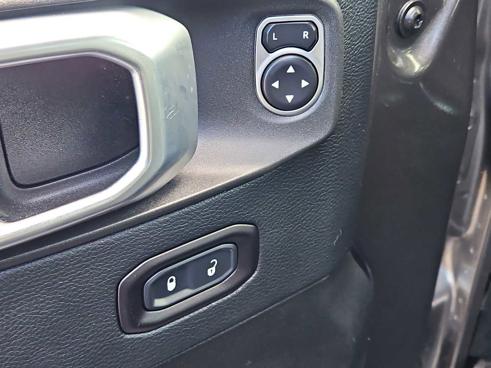 Used 2019 Jeep Wrangler Unlimited Sahara w/ Quick Order Package 24M Moab image 25