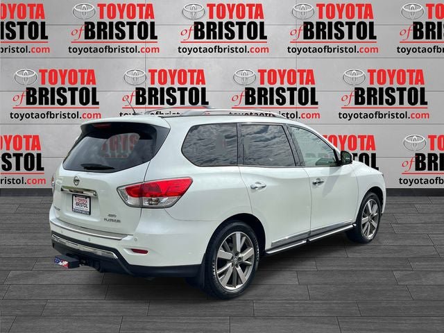Used 2015 Nissan Pathfinder Platinum w/ Family Entertainment Package image 3
