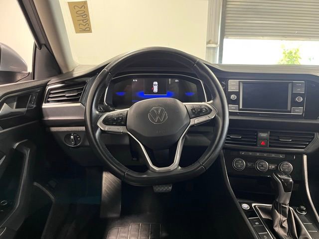 Used 2024 Volkswagen Jetta SE image 21
