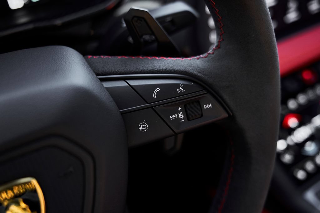 Used 2025 Lamborghini Urus S AWD/4WD image 58