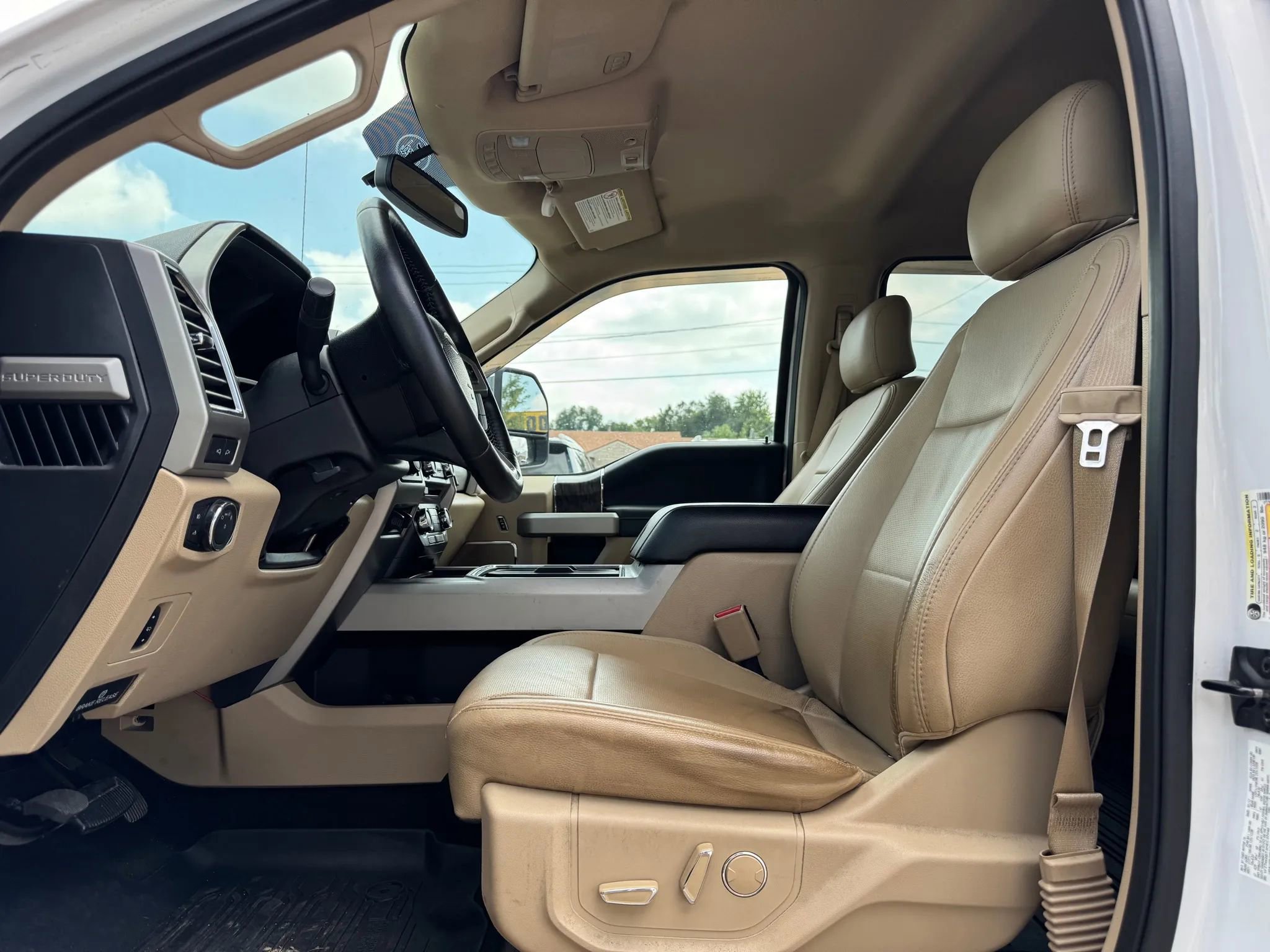 Used 2017 Ford F250 Lariat w/ Chrome Package image 22