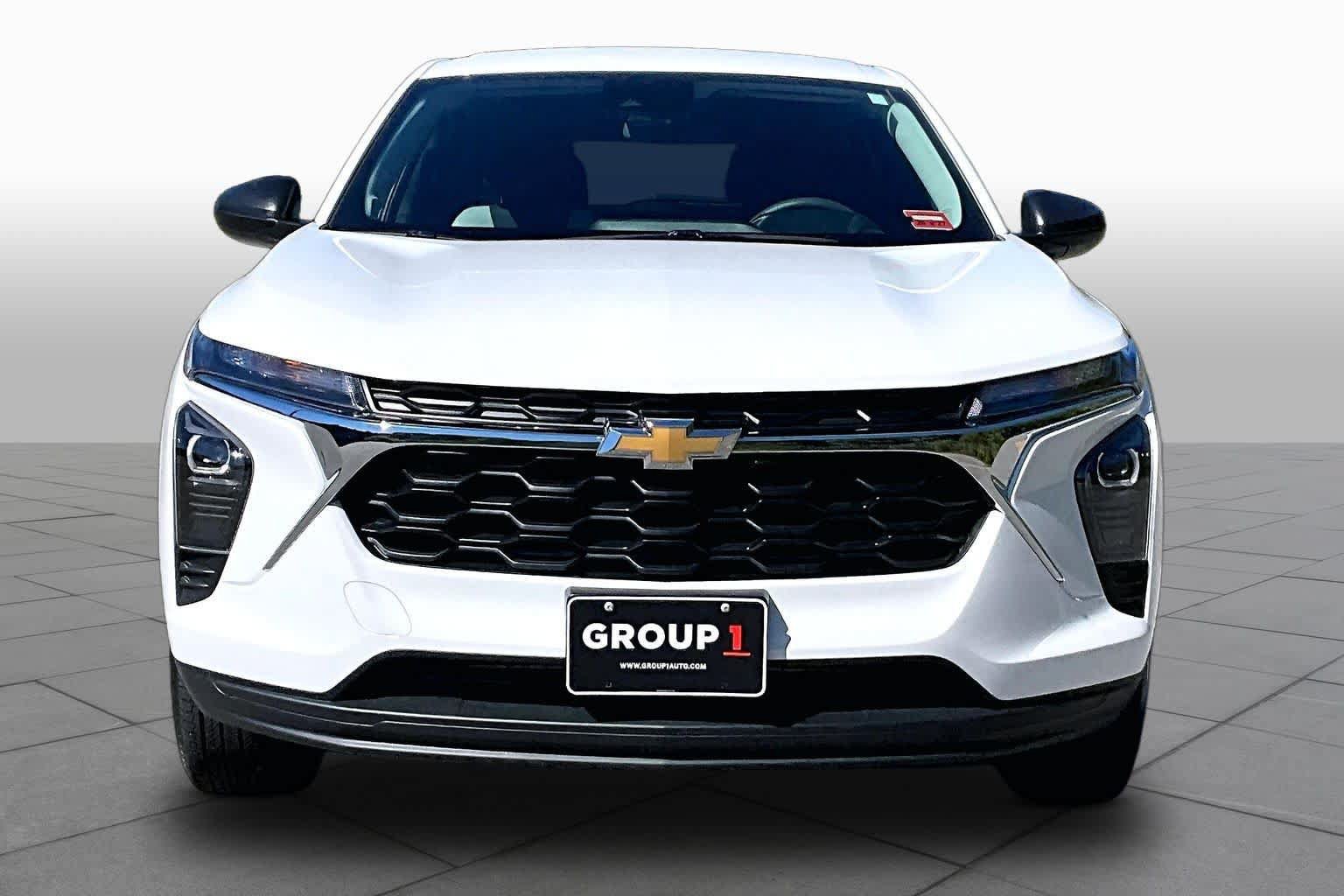 Used 2025 Chevrolet Trax LS FWD image 4