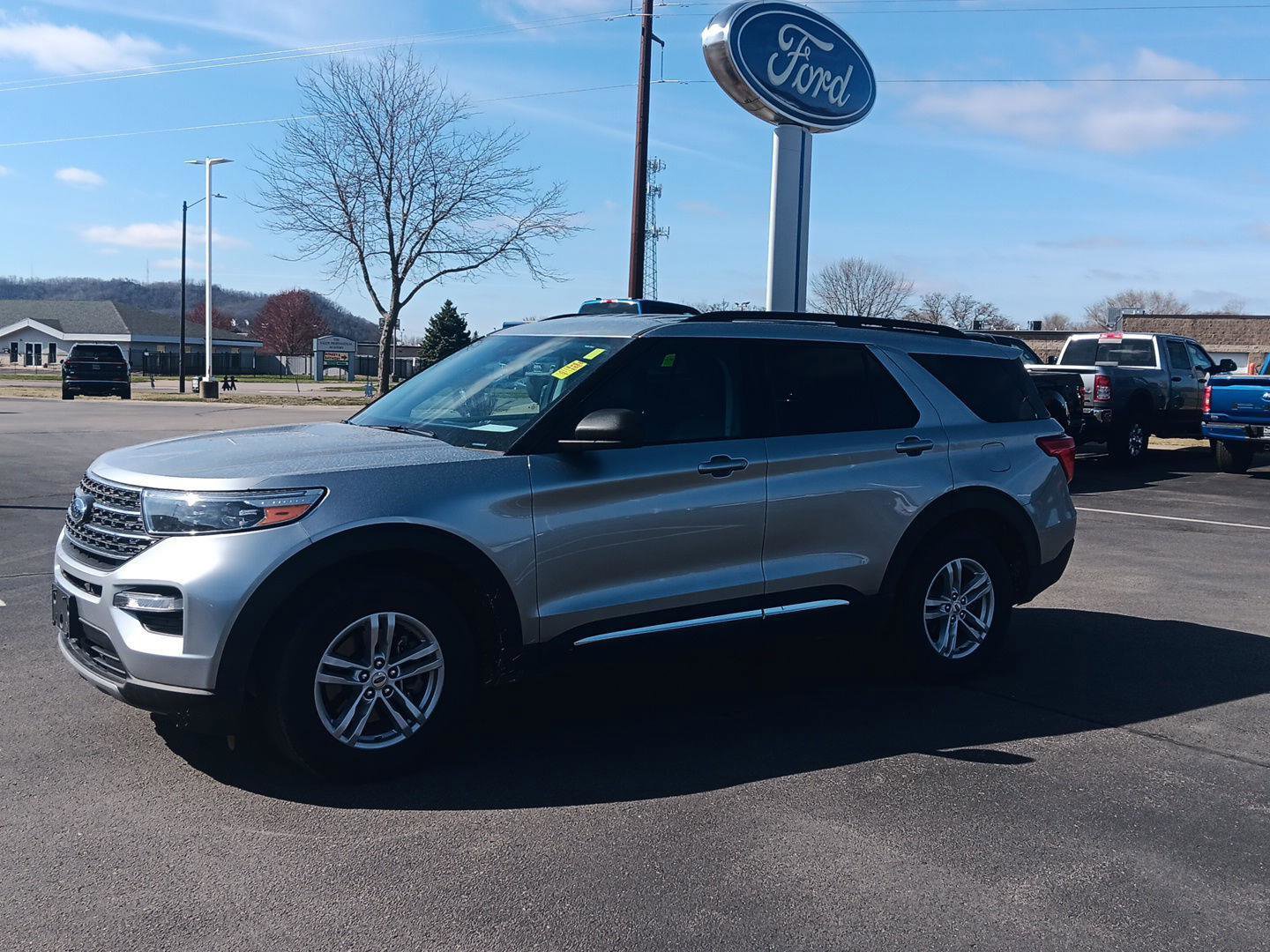 Used 2024 Ford Explorer XLT w/ Equipment Group 202A image 11