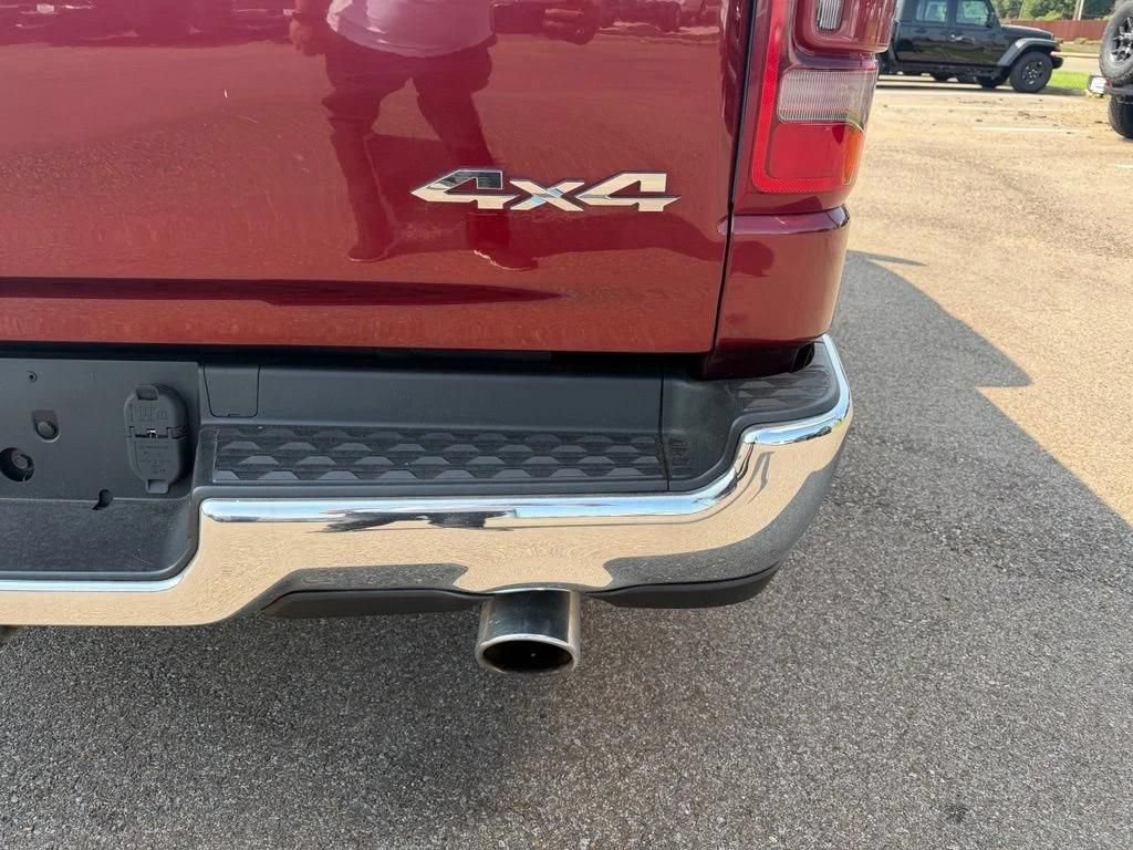 Used 2019 RAM 1500 Laramie AWD/4WD image 10