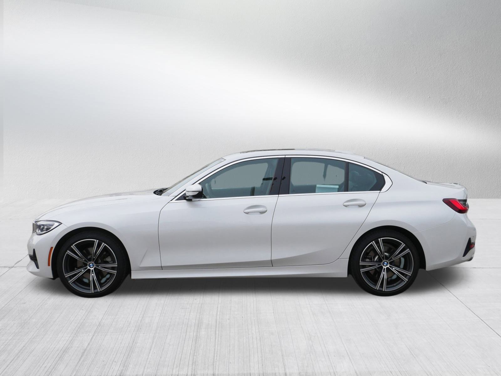 Used 2022 BMW 330i xDrive Sedan w/ Driving Assistance Package image 4