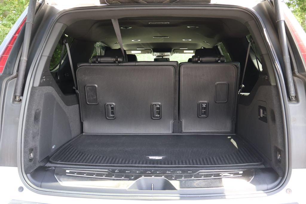 Certified 2022 Cadillac Escalade ESV Luxury w/ LPO, Illumination Package AWD/4WD image 55