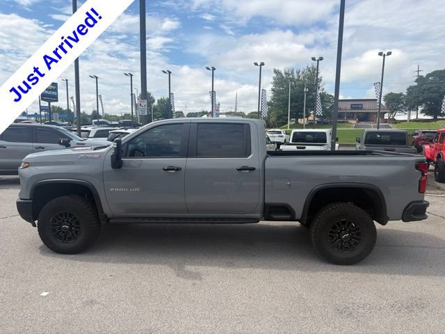 Used 2025 Chevrolet Silverado 2500 ZR2 w/ Technology Package AWD/4WD image 6