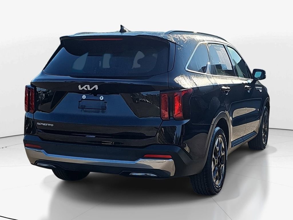 Used 2024 Kia Sorento S image 5