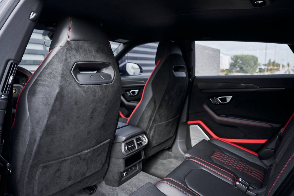 Used 2024 Lamborghini Urus Performante AWD/4WD image 46