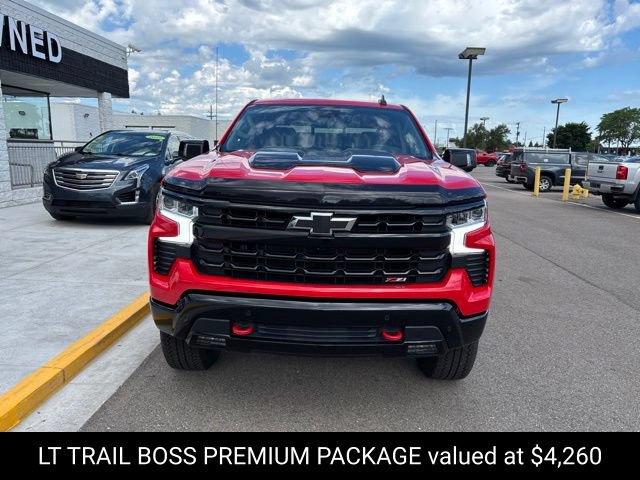 Used 2024 Chevrolet Silverado 1500 LT Trail Boss w/ LT Trail Boss Premium Package AWD/4WD image 3