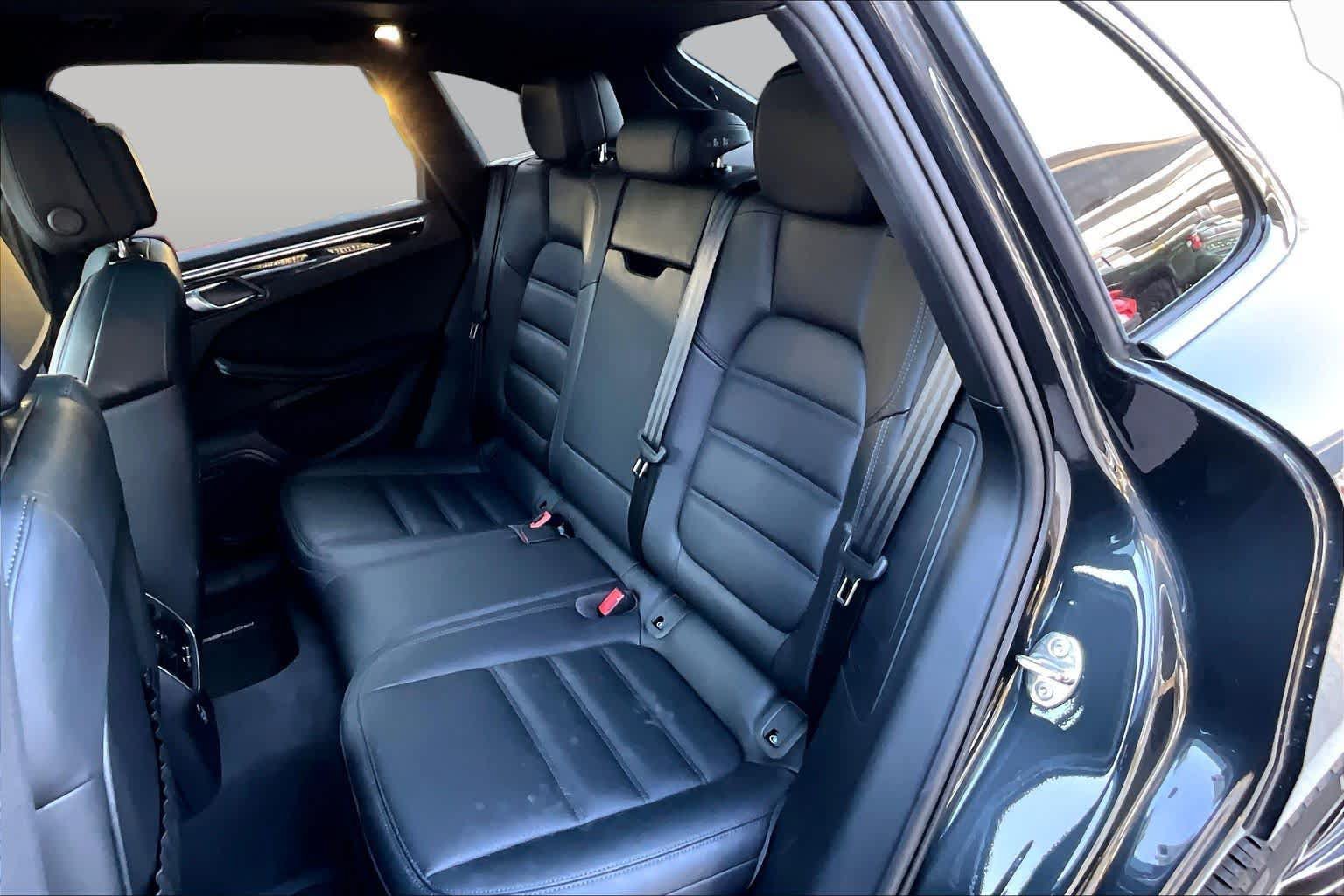 Used 2026 Porsche Macan AWD/4WD image 21