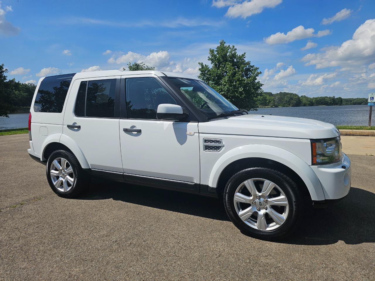 Used 2013 Land Rover LR4 HSE LUX AWD/4WD image 2
