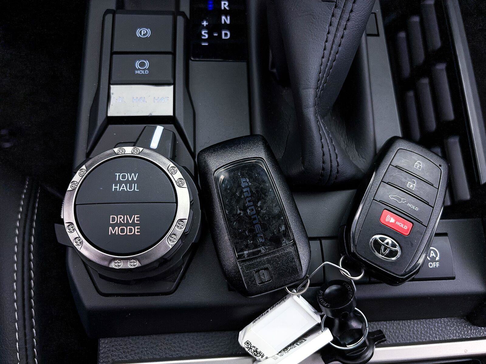 Used 2025 Toyota 4Runner Limited AWD/4WD image 30