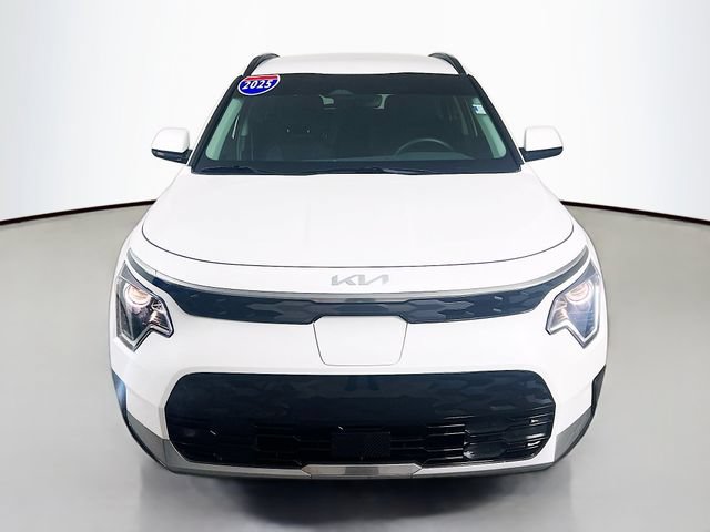 Used 2025 Kia Niro Wind w/ Wind Preserve Package FWD image 3