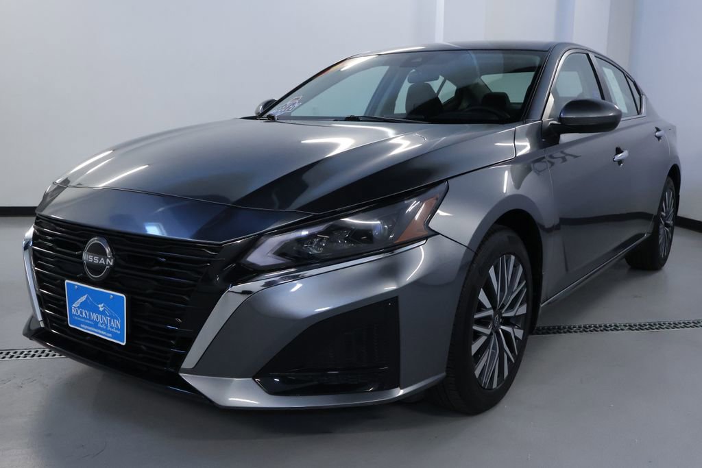 Used 2023 Nissan Altima 2.5 SV image 3