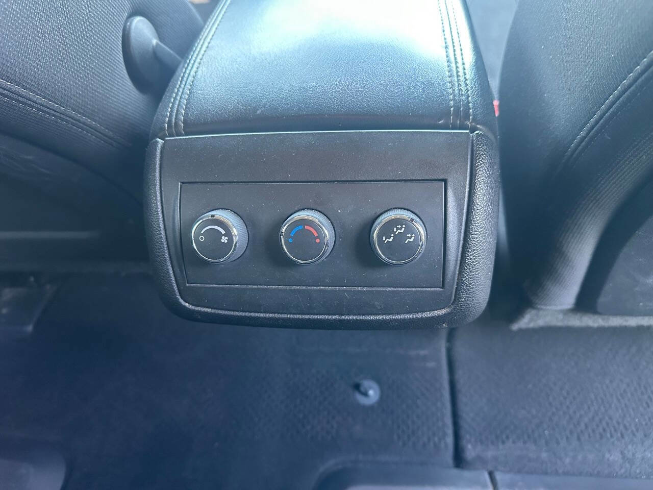 Used 2013 GMC Acadia SLE FWD image 14