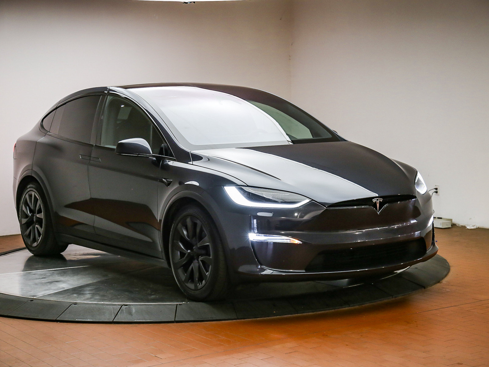 Used 2024 Tesla Model X AWD/4WD image 3