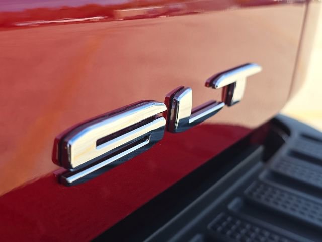 Used 2024 GMC Sierra 2500 SLT w/ SLT Premium Package image 11