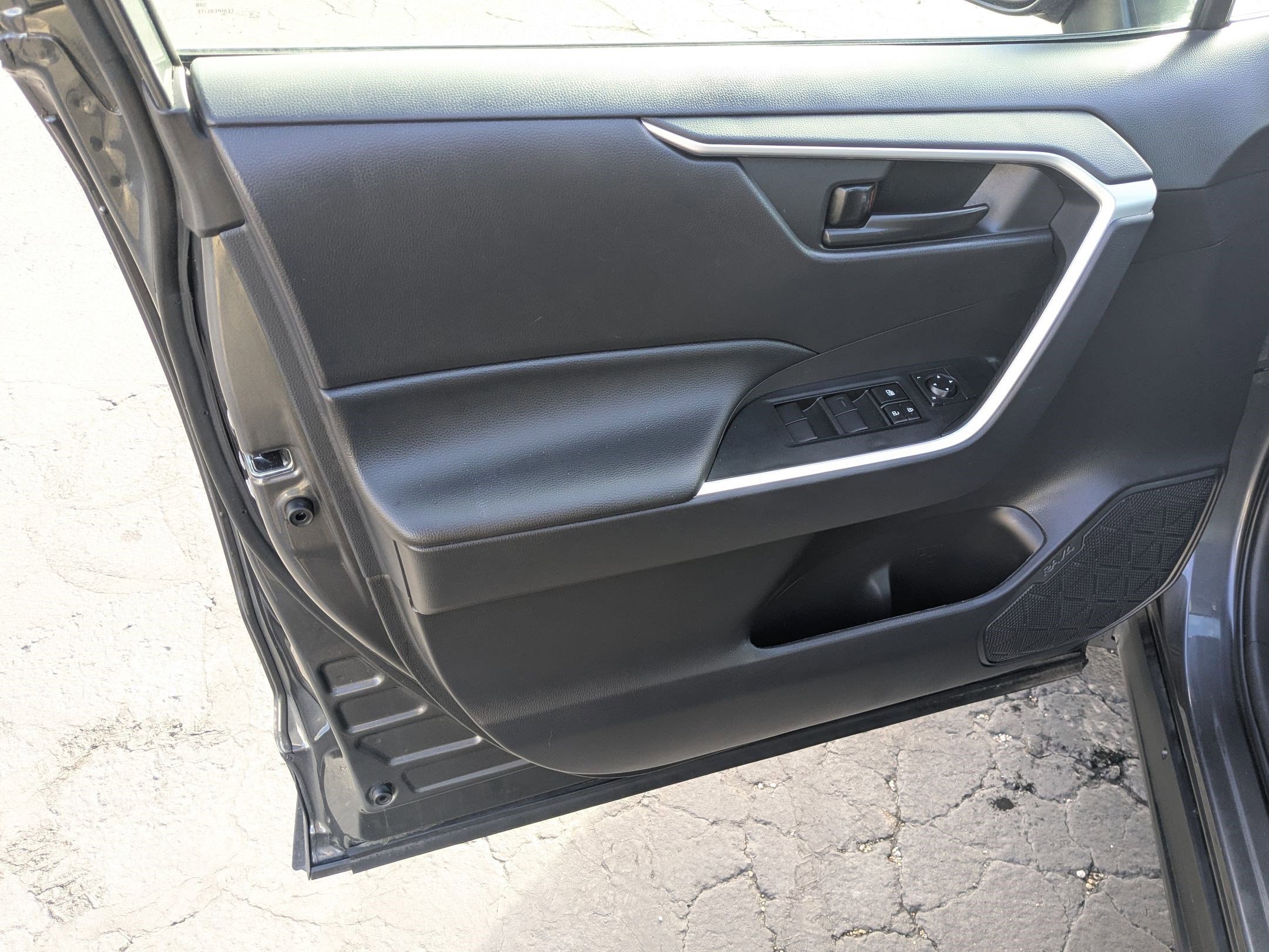 Used 2023 Toyota RAV4 LE image 14