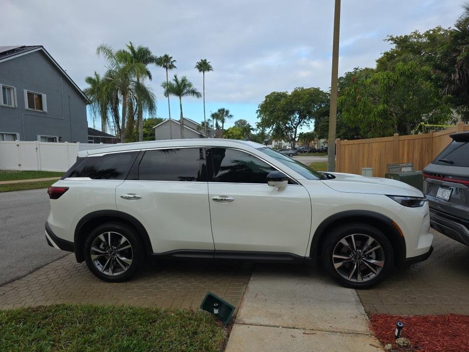 Certified 2023 INFINITI QX60 Luxe image 3