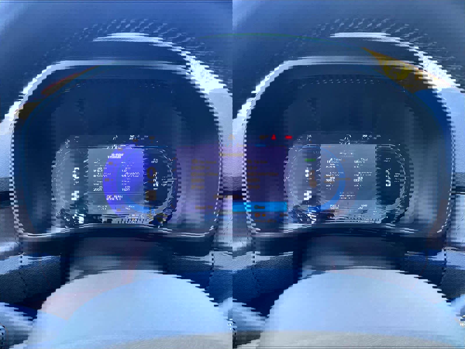 Used 2022 Volvo C40 P8 Recharge Ultimate image 23