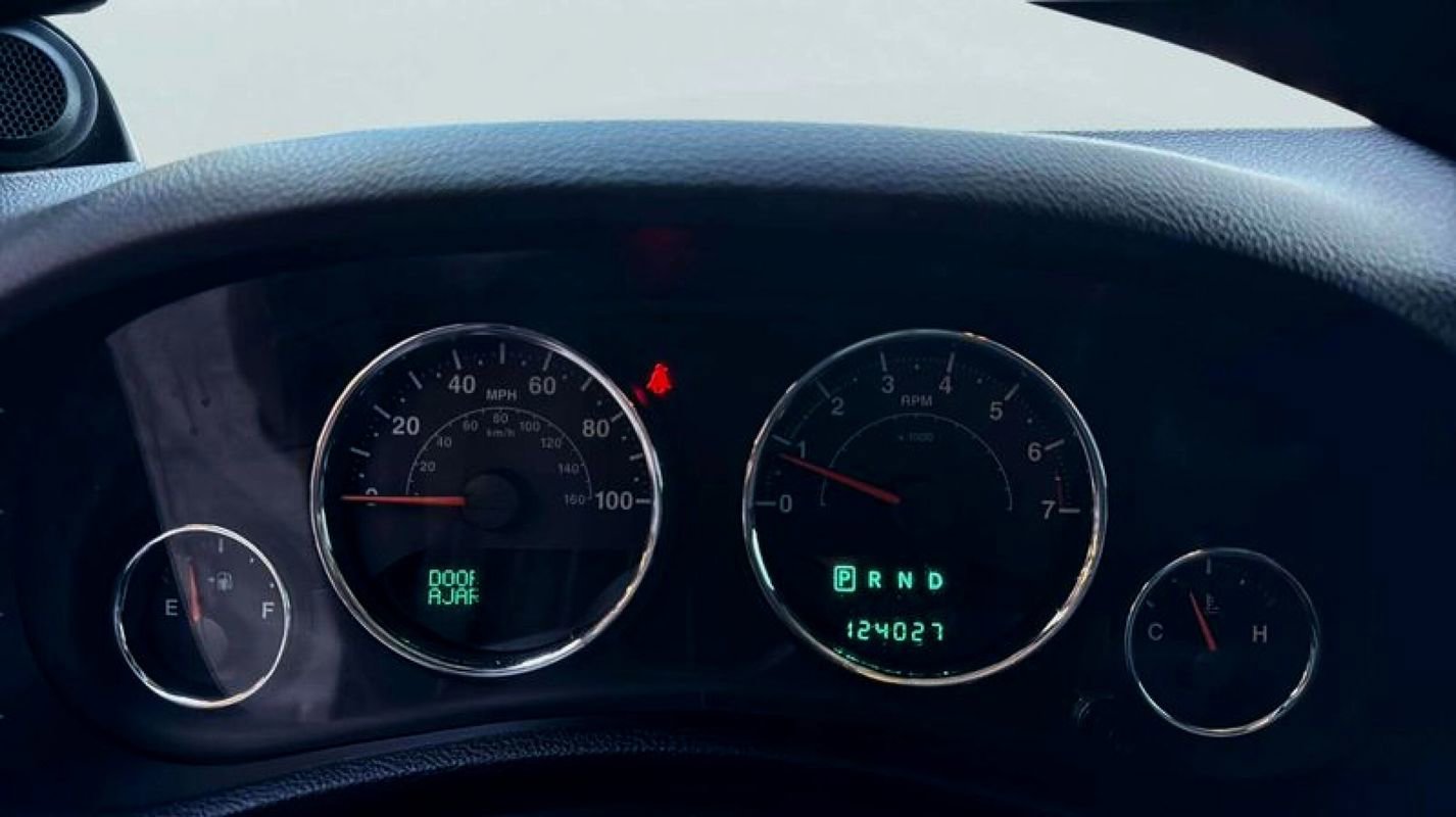 Used 2012 Jeep Wrangler Unlimited Rubicon w/ Connectivity Group image 10