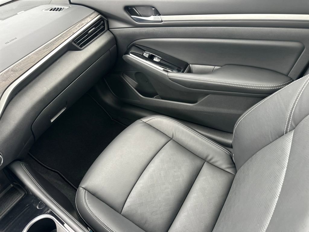 New 2025 Nissan Altima 2.5 SL AWD/4WD image 26