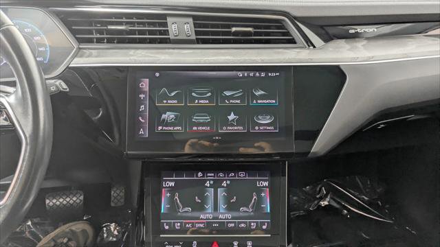 Used 2021 Audi e-tron Premium Plus w/ Premium Plus Package image 29