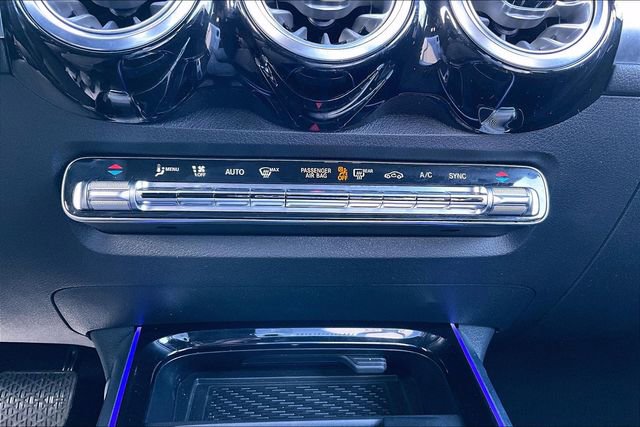 Used 2025 Mercedes-Benz GLB 250 4MATIC image 18