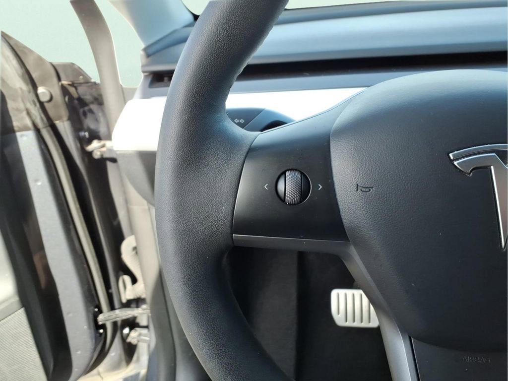 Used 2022 Tesla Model Y Performance image 20