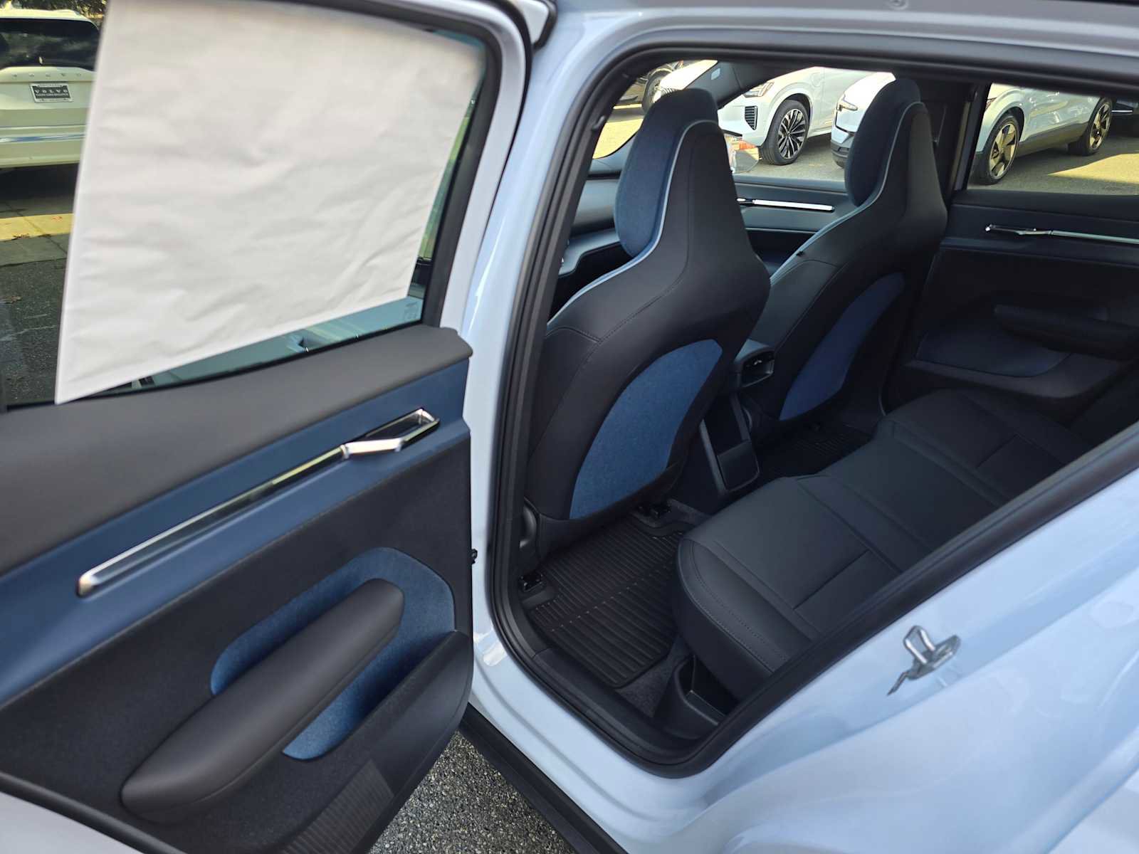 New 2026 Volvo EX30 Plus w/ Protection Package Premier AWD/4WD image 15