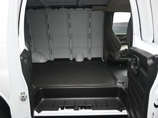 New 2026 Chevrolet Express 2500 w/ Driver Convenience Package image 10
