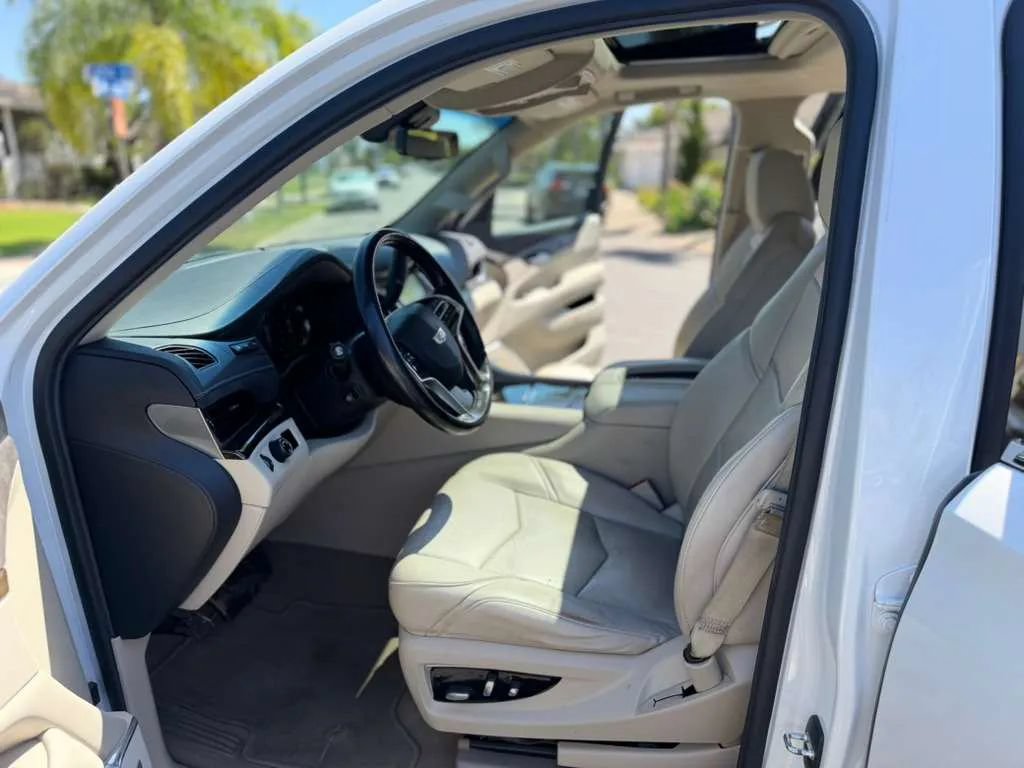 Used 2020 Cadillac Escalade Luxury RWD image 8