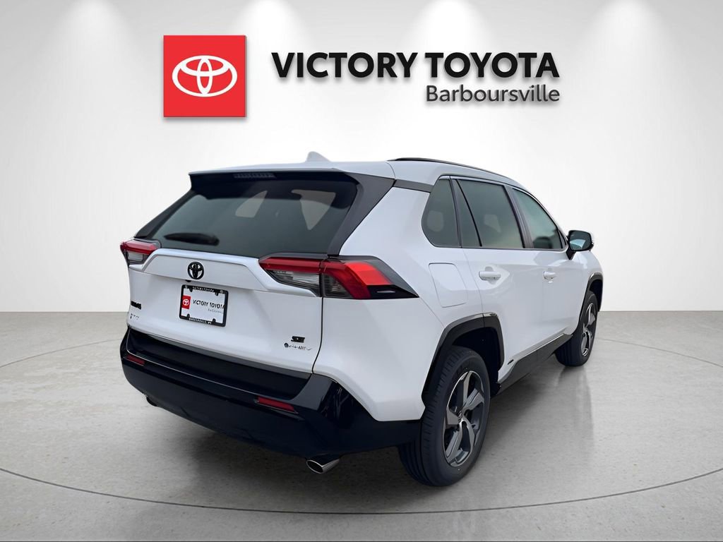New 2025 Toyota RAV4 SE image 5