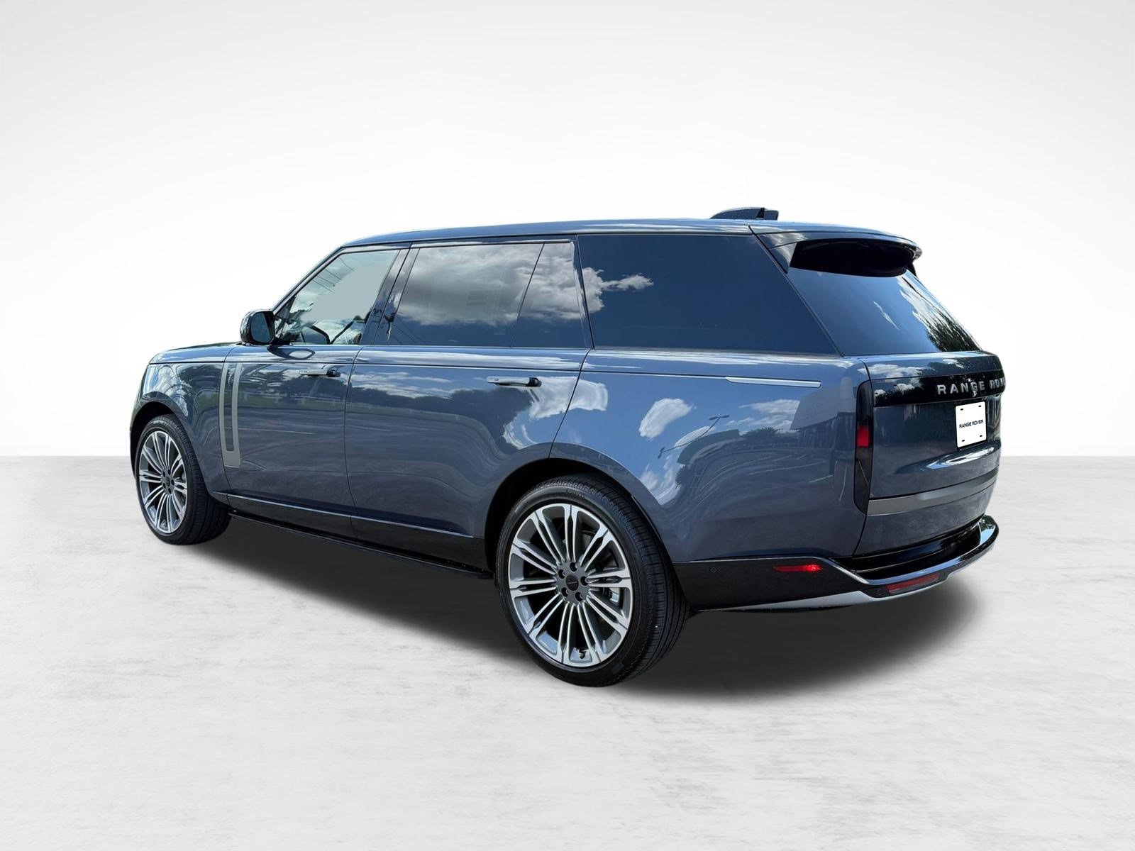 New 2026 Land Rover Range Rover Long Wheelbase SE AWD/4WD image 3