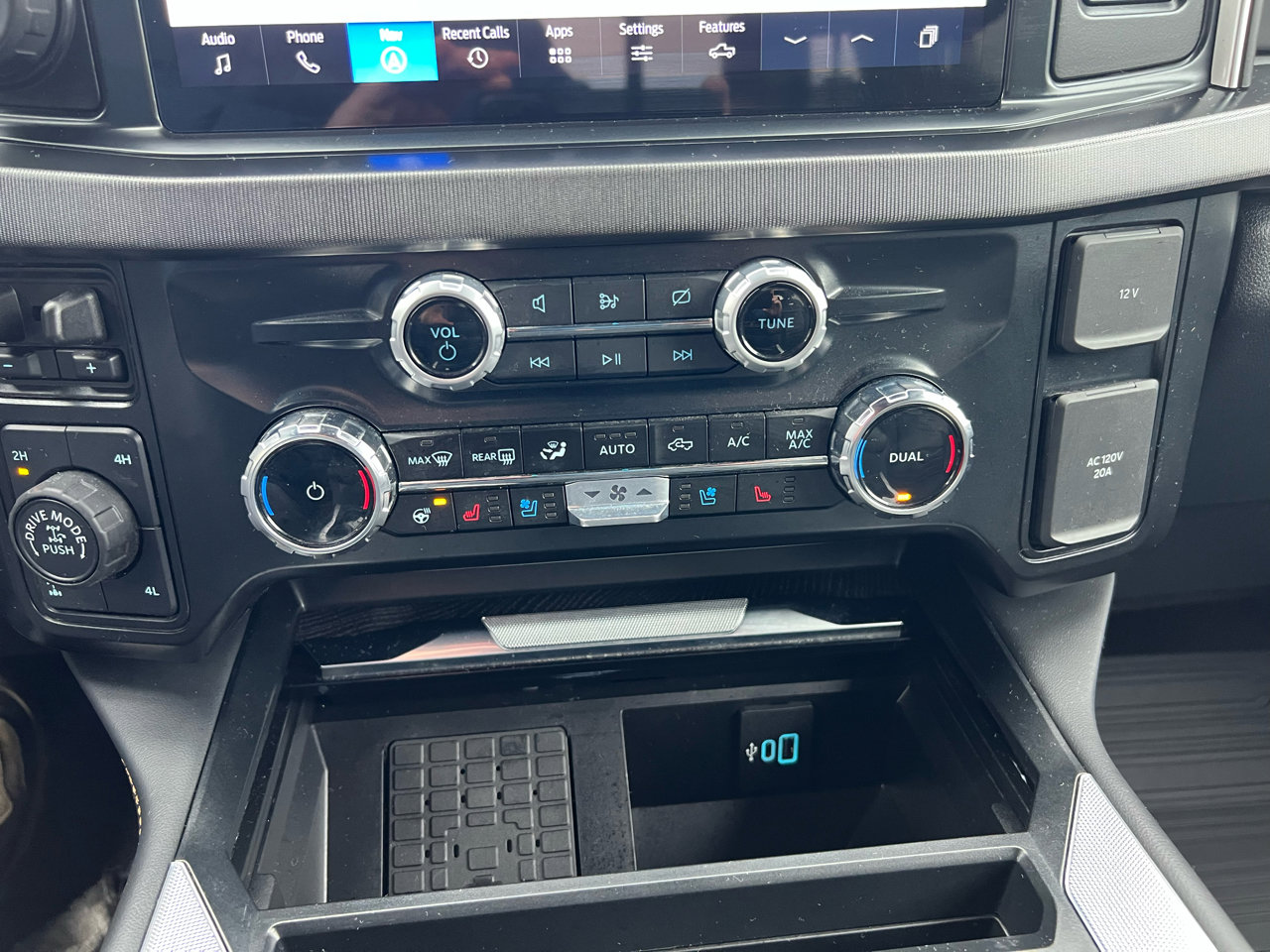 Used 2024 Ford F250 Platinum w/ Tremor Off-Road Package image 26