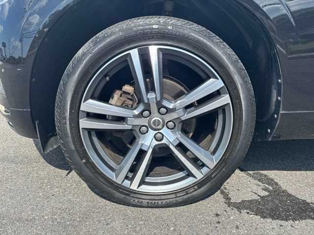 Used 2021 Volvo XC60 T5 Momentum w/ Climate Package AWD/4WD image 9